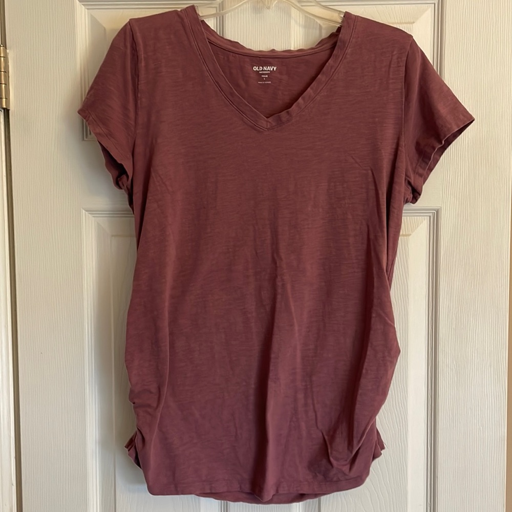 Mauve maternity fitted v-neck tshirt